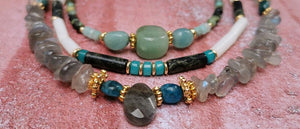 collier créateur anamour-bijoux en pierres fines naturelles. ras de cou, sautoirs, pierres semi-précieuses. lapis, malachite, turquoise.