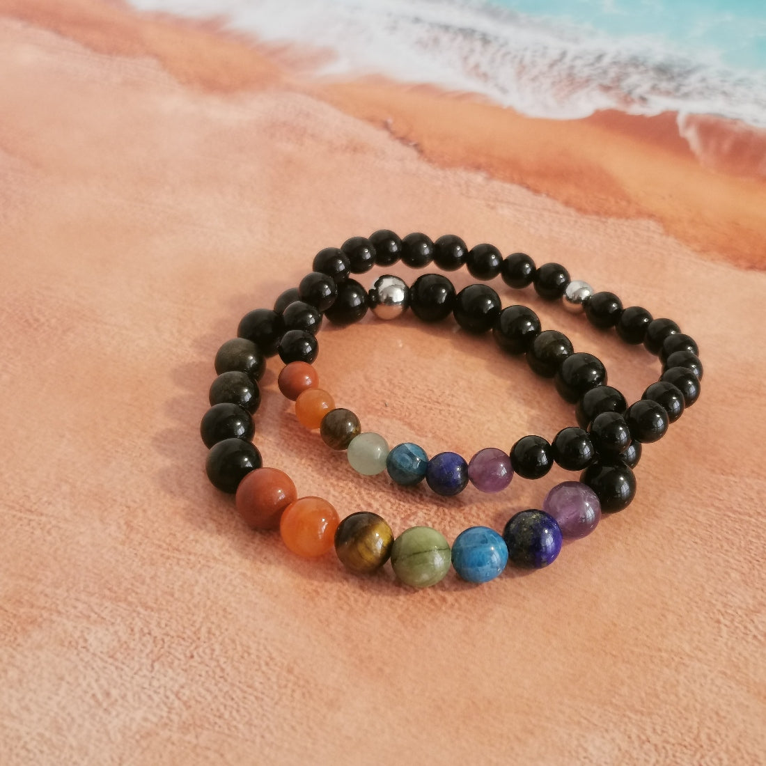 Bracelets des 7 chakras et obsidiennes dorée. Présentation de perles 6 mm. et 8 mm.