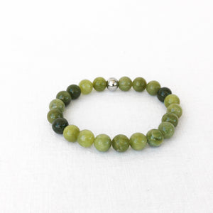 Bracelet élastique en pierres naturelles. Le Jade est une pierre de protection. Pierre sacré pour les Chinois, symbole de longévité et de sagesse et de pureté. correspondance chakra: cœur.