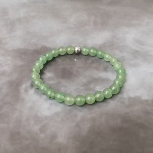 Bracelet élastique. L'Aventurine apporte la chance! Elle favorise la créativité et la motivation. C'est une pierre anti-stress  très utile durant les périodes d'examens. Equilibre le yin et le yang et aide à prendre les bonne décisions.  C'est une pierre porte-bonheur qui encourage l'optimisme.  correspondance chakra: cœur.