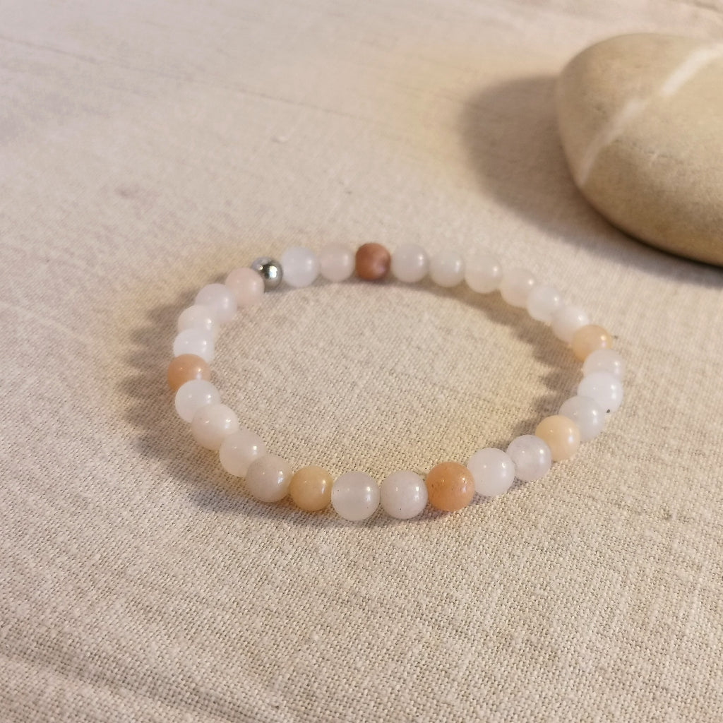 Bracelet de lithothérapie en pierre naturelle. L'aventurine rose apporte le chance. Bijou de créateur français.