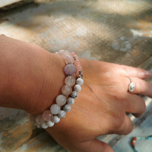 Bracelet pierres howlite et jaspe fleur de cerisier rose